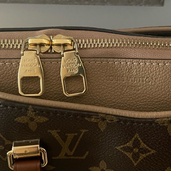 LV Louis Vuitton Monogram Pallas MM bag in caffe latte MINT CONDITION - Picture 3 of 13